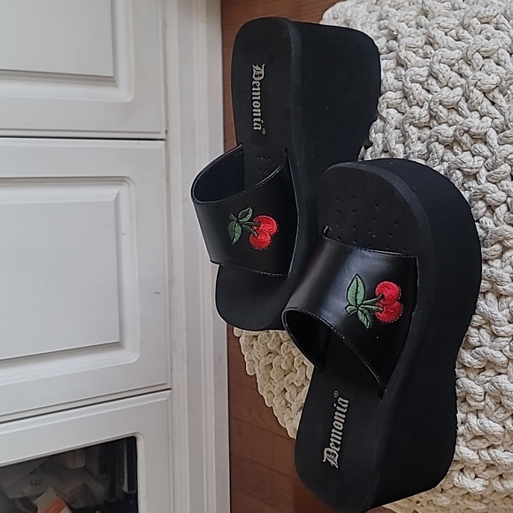 Brand New Demonia Funn Sandals - Picture 3 of 7